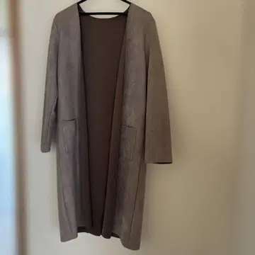 그레이 롱 코트 심플한 디자인