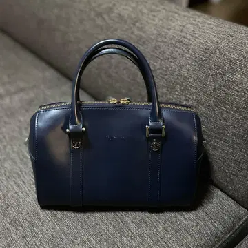 agnes b. 네이비 숄더백