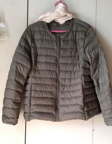 올리브 그린 다운 자켓