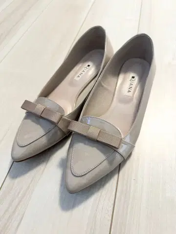 DIANA 베이지 리본 포함 펌프스