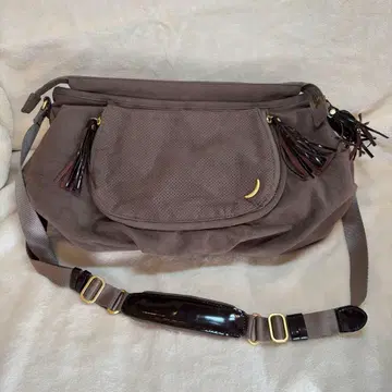 브라운 숄더백 프린지 부착