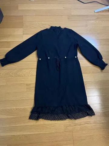 블랙 레이스 진주 장식 원피스