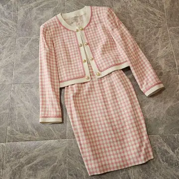 레트로 핑크와 화이트 체크 무늬 셋업