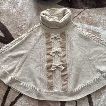 리본 포함 아이보리 케이프 코트
