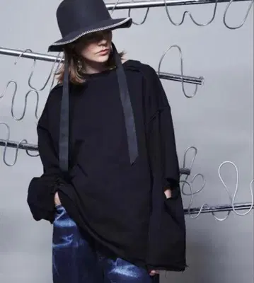 Maison Special 슬래시 커팅 풀오버