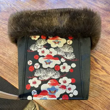 퍼 달린 기모노 백