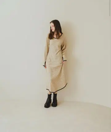 PINUE 보더 서멀 원피스