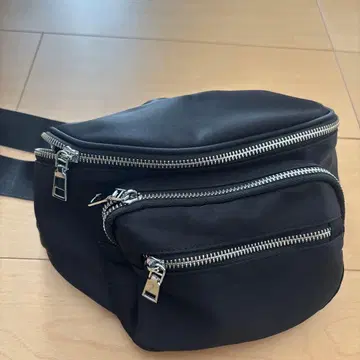 블랙 바디백 웨스트 파우치