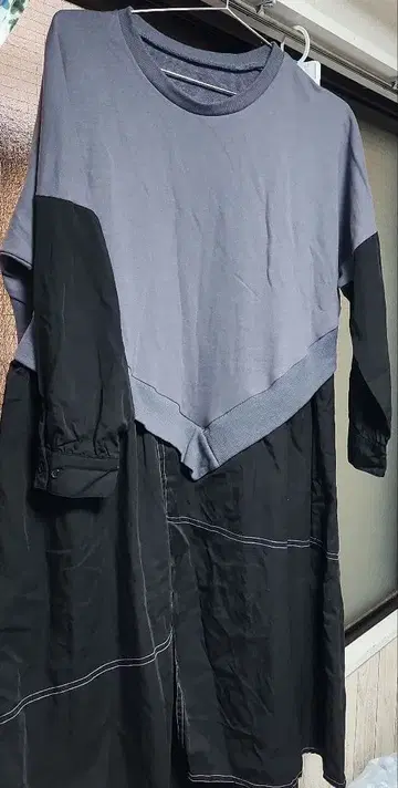 비대칭 긴팔 롱 원피스 그레이쉬 블루