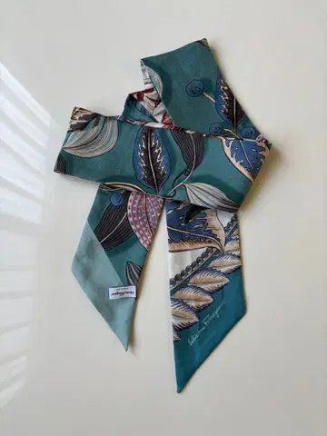 페라가모 스카프