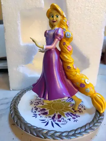 디즈니 스토어 라푼젤 10주년 피규어 액세서리 스탠드 트레이