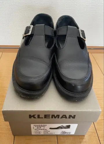 KLEMAN 블랙 가죽 로퍼 버클 포함