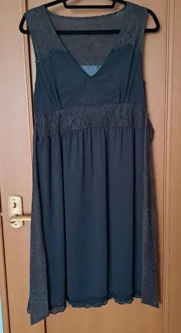 RU.TI.LE 슬리브리스 무릎 기장 원피스 다크 그린