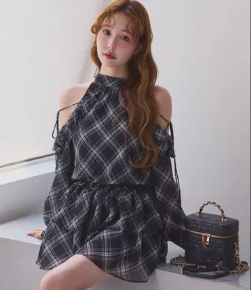 NICE CLAUP 암슬림 미니 원피스