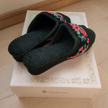 페이러 꽃무늬 자수 룸슈즈 블랙