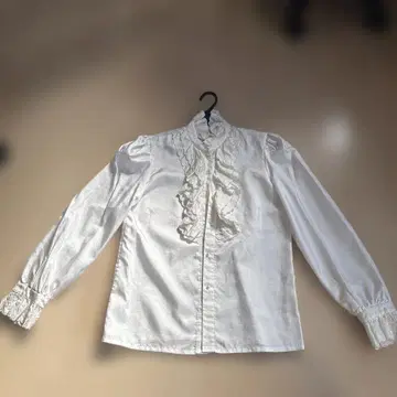 프릴 달린 화이트 셔츠 M 사이즈