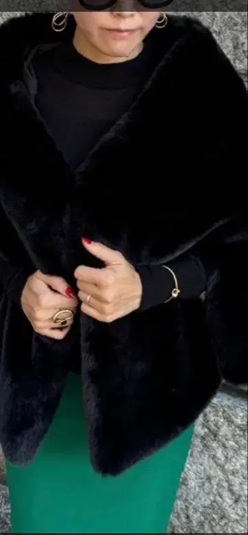 미사용 새상품 JENNE 리치 볼륨 퍼 케이프 블랙 오늘 발송 가능