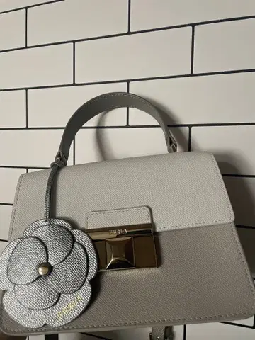 FURLA 플라워 모티브 숄더백