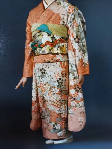 오렌지 계열 꽃무늬 후리소데