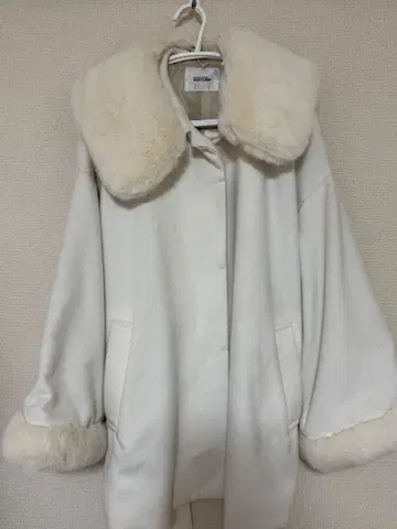 NICE CLAUP 화이트 코트