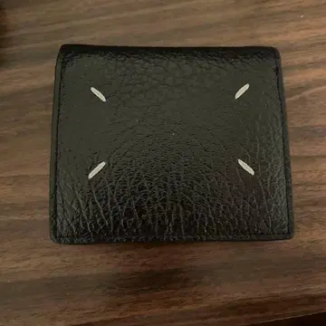 가죽 소재 접이식 지갑 블랙