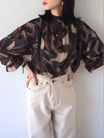 Lumier 레트로 프린트 프티넥 블라우스