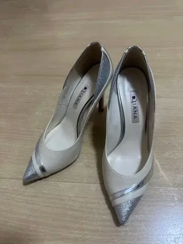 Diana 하카타역점 한정판 펌프스