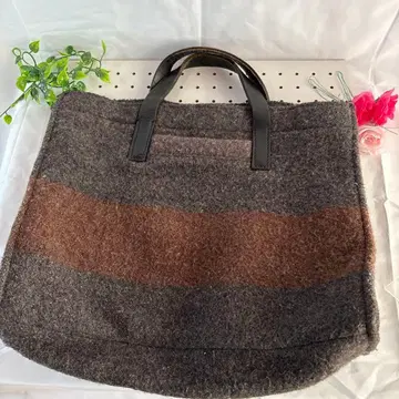 그레이와 브라운 스트라이프 토트백