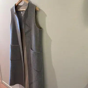 MARGAUX 그레이 슬리브리스 베스트