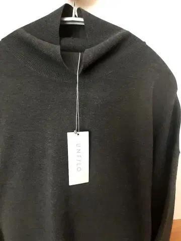 안피로 미사용 새상품 터틀넥 니트 스웨터