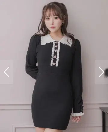 피움 프릴 칼라 하트 버튼 니트 원피스