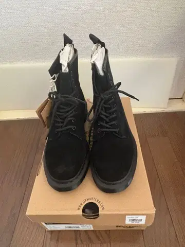 닥터마틴 블랙 스웨이드 워크 부츠 레이스업