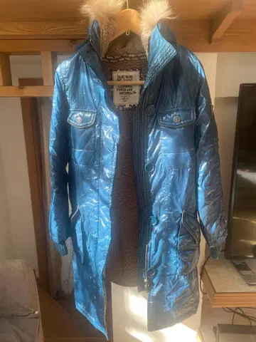 파란색 나일론 다운 자켓 M 사이즈