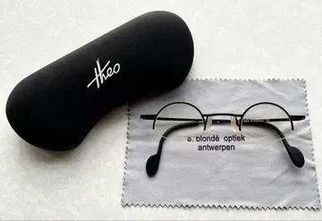 미사용 새상품 theo 블랙 하프 메탈 프레임