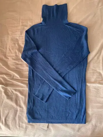 택 포함 새상품 리브 터틀넥 니트