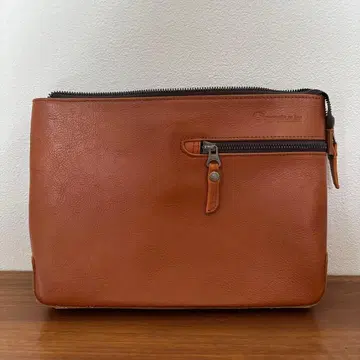 Moustache on time 브라운 클러치백