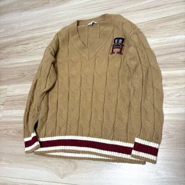 타미힐피거 V넥 케이블 니트 스웨터
