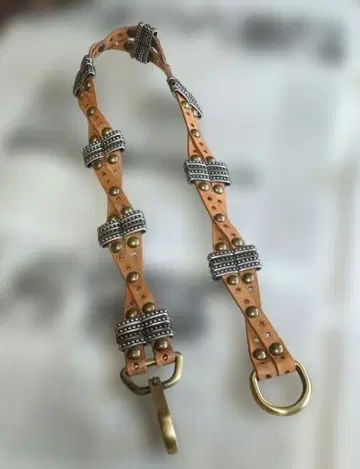 이탈리아제 가죽 스터드 카라비너 벨트