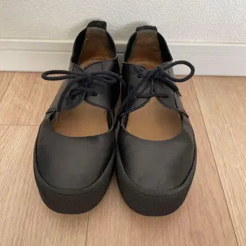 Cotelac_코테락_블랙 가죽_로우컷_통굽 레이스업 슈즈