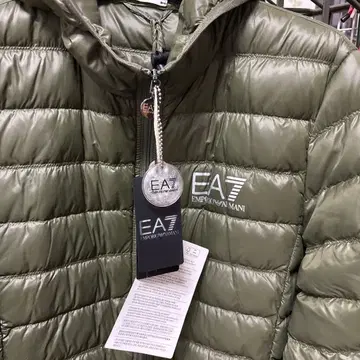 EA7 올리브 그린 다운 자켓
