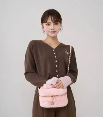 다리치 포인트 컬러 니트 가디건 BRN