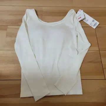 UNIQLO 프린세스 탐탐 화이트 긴팔 T셔츠 유니클로