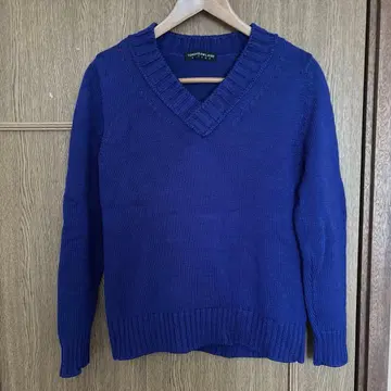 투모로우랜드 블루 V넥 스웨터