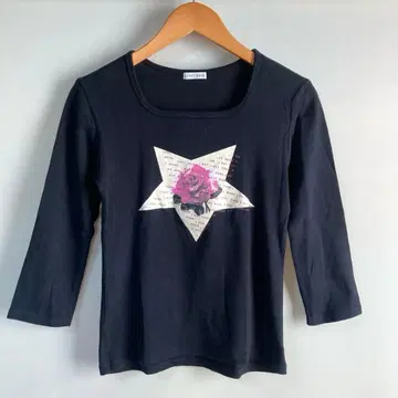 레스트로즈 티셔츠 7부 소매 블랙 장미 별 L'EST ROSE