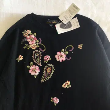 택 포함 새상품 레이크알스타 자수 튜닉 스웨터 블랙 M-L