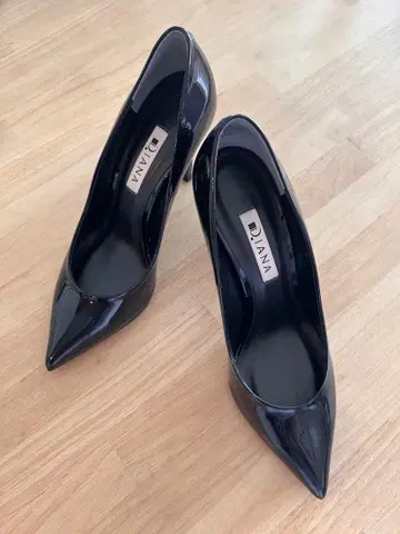 DIANA 블랙 스틸레토 펌프스 에나멜 23.5cm