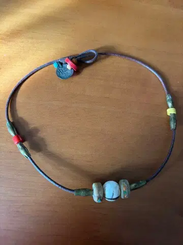 HENRY CUIR 컬러풀 비즈 가죽 목걸이