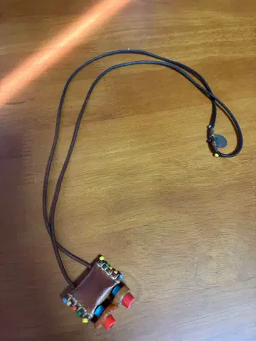 HENRY CUIR 브라운 가죽 목걸이