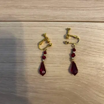 레드 크리스탈 드롭 귀찌