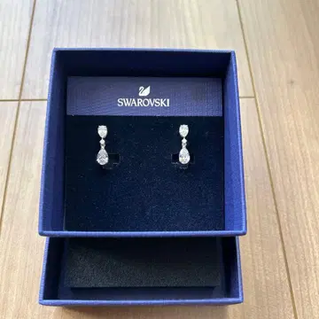 Swarovski 드롭형 귀찌 (새상품급)